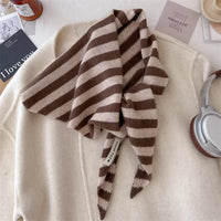 British Triangle Striped Knitted Scarf — dettaglio della stampa