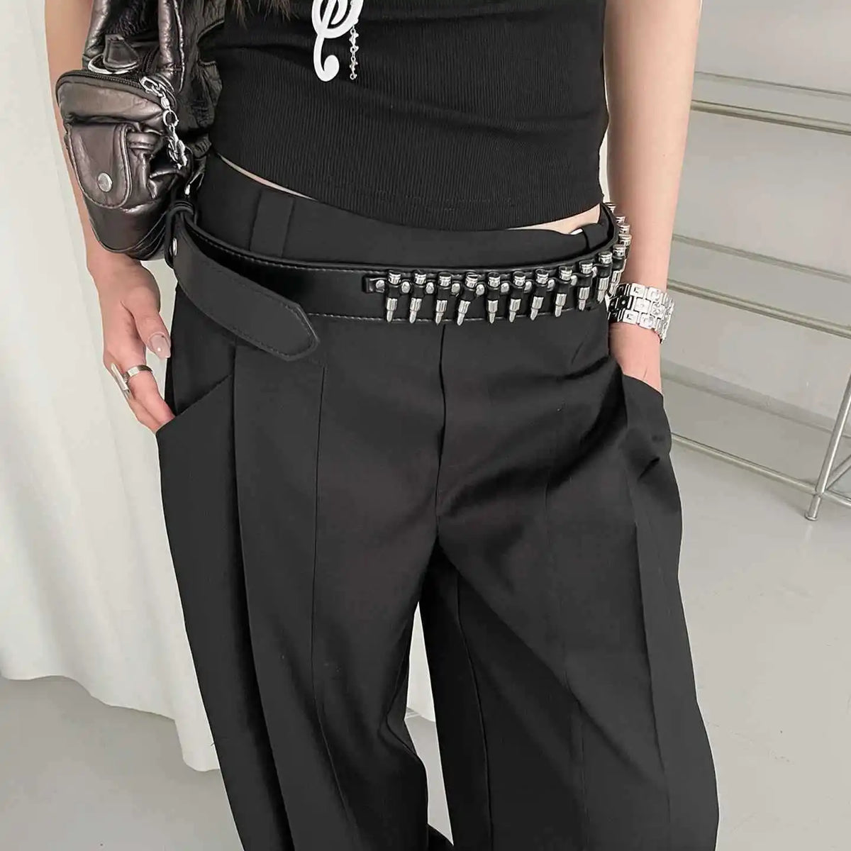 Bullet Head Rivet Faux Leather Belt — dettaglio