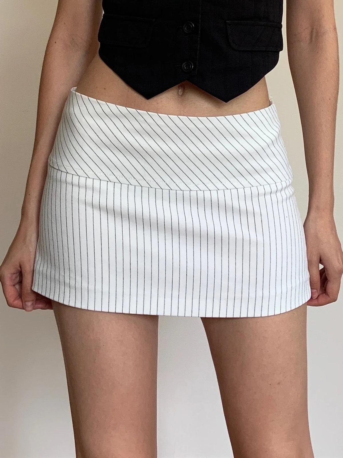 Business Aesthetic Pinstriped Low Waist Mini Skirt — vista posteriore