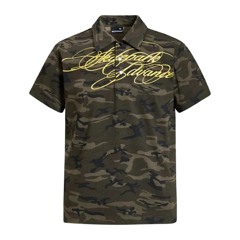 Camouflage Letter Graphic Polo Shirt — vista frontale