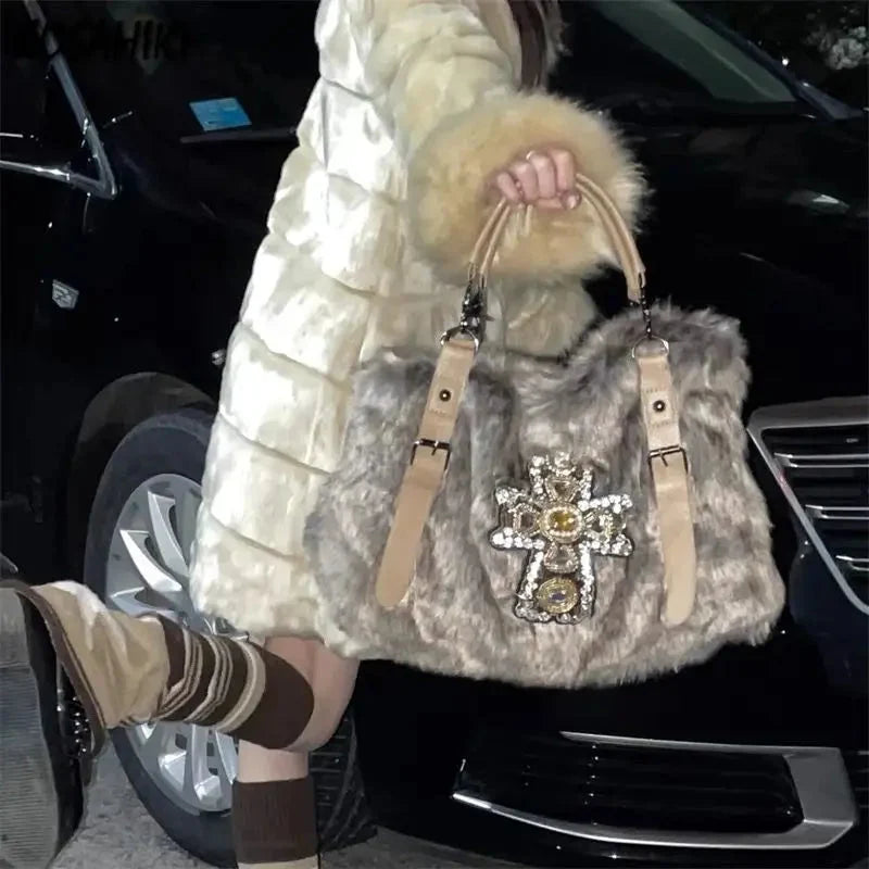 Cashmere Faux Fur Handbag — dettaglio