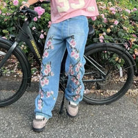 Cherry Blossom Embroidered Baggy Jeans — vista frontale