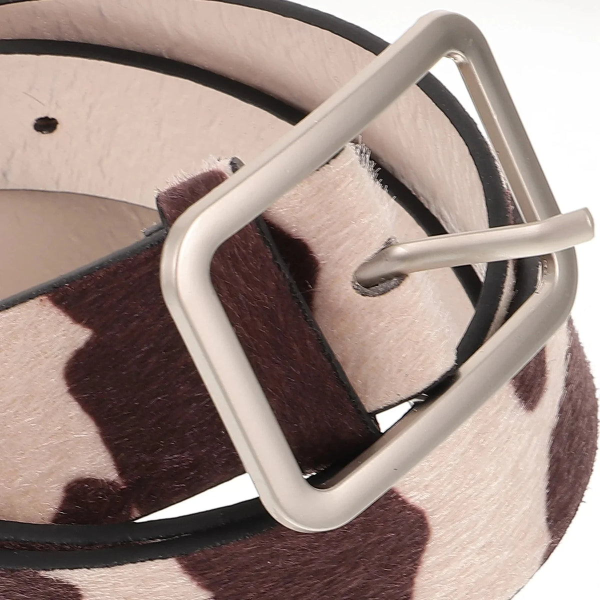 Cow Print Pu Belt — dettaglio del tessuto