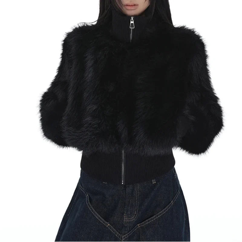 Cropped Black Faux Fur Zip Up Jacket — vista posteriore