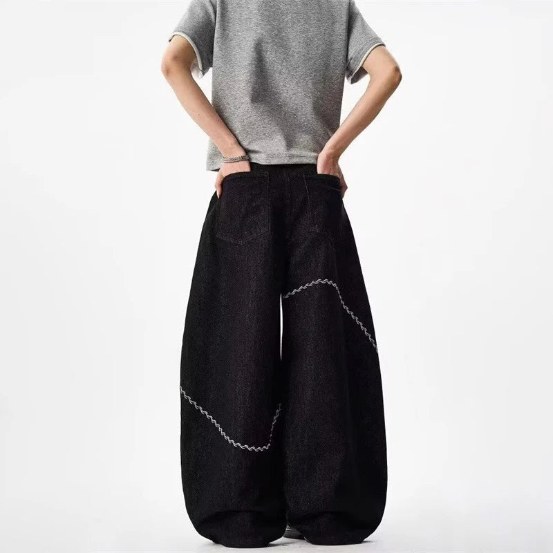 Curved Chain Graphic Barrel Denim Jeans — dettaglio della stampa