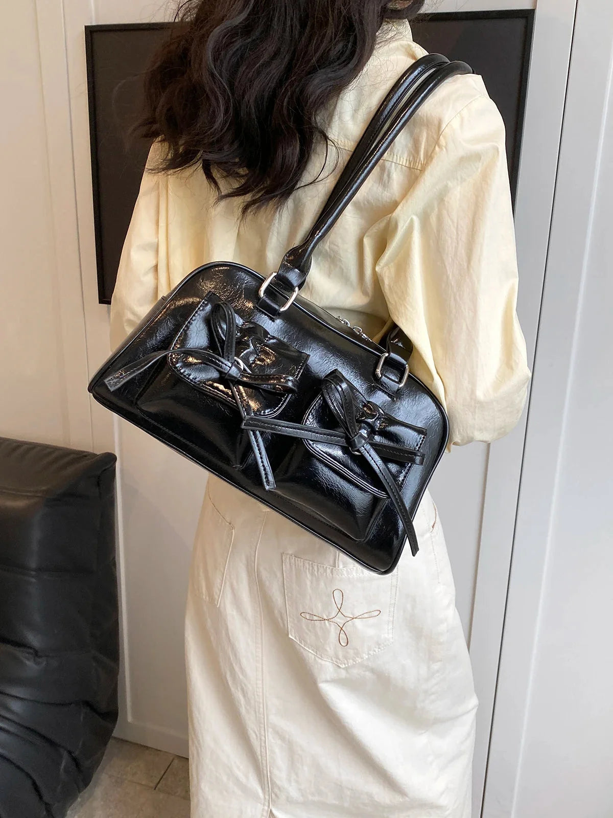 Cute Bow Tie Underarm Handbag — vista frontale