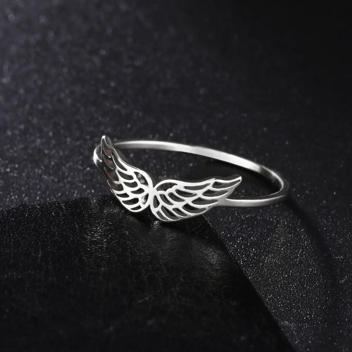 Dainty Aesthetic Butterfly Ring — vista laterale