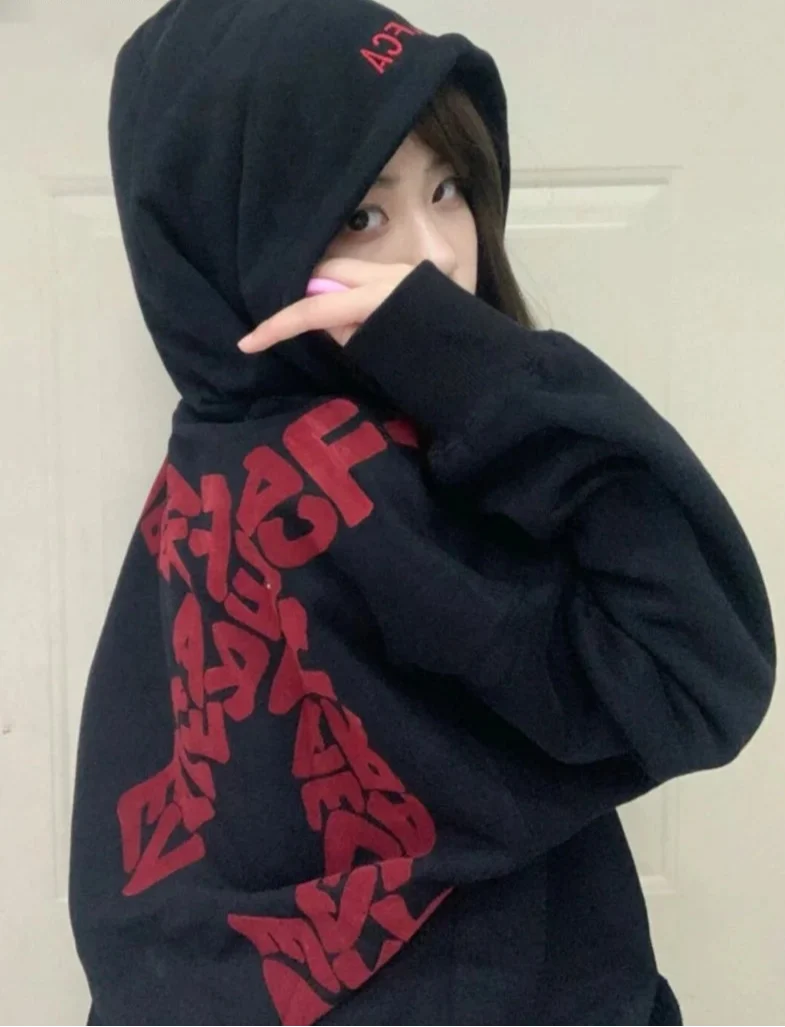 Different Directions Graphic Hoodie — dettaglio