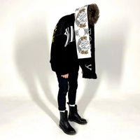 'Don't Lower Your Head' Knitted Graphic Shawl Scarf — dettaglio