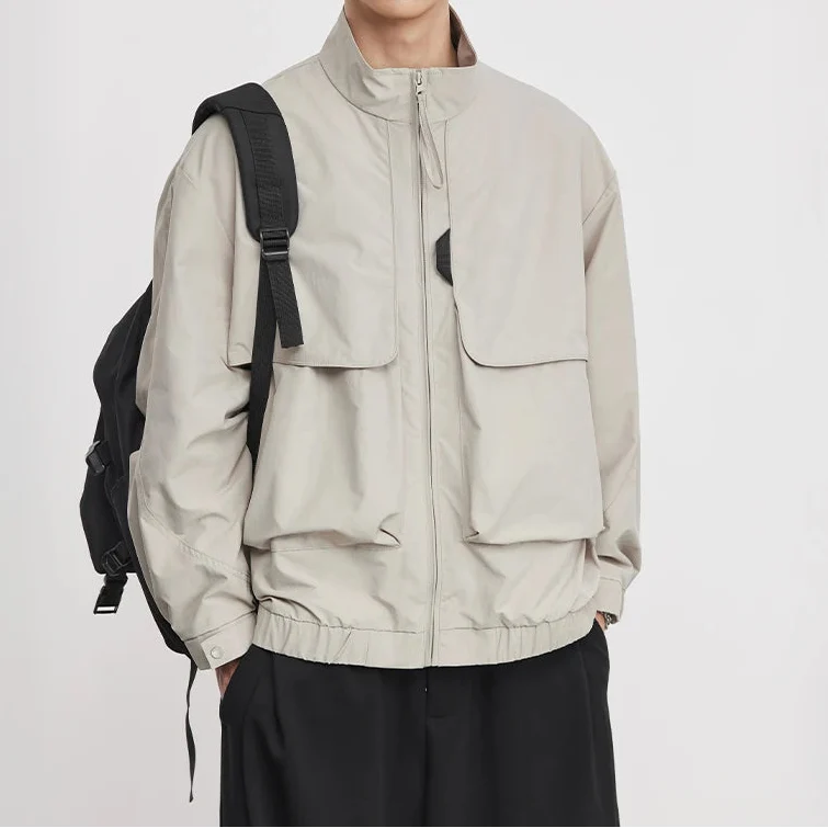 Double Pocket Stand Collar Cargo Windbreaker Jacket — vista posteriore
