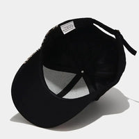 Dragon Print Baseball Cap — dettaglio del tessuto