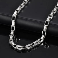 Embossed Rectangle Chain Necklace — dettaglio