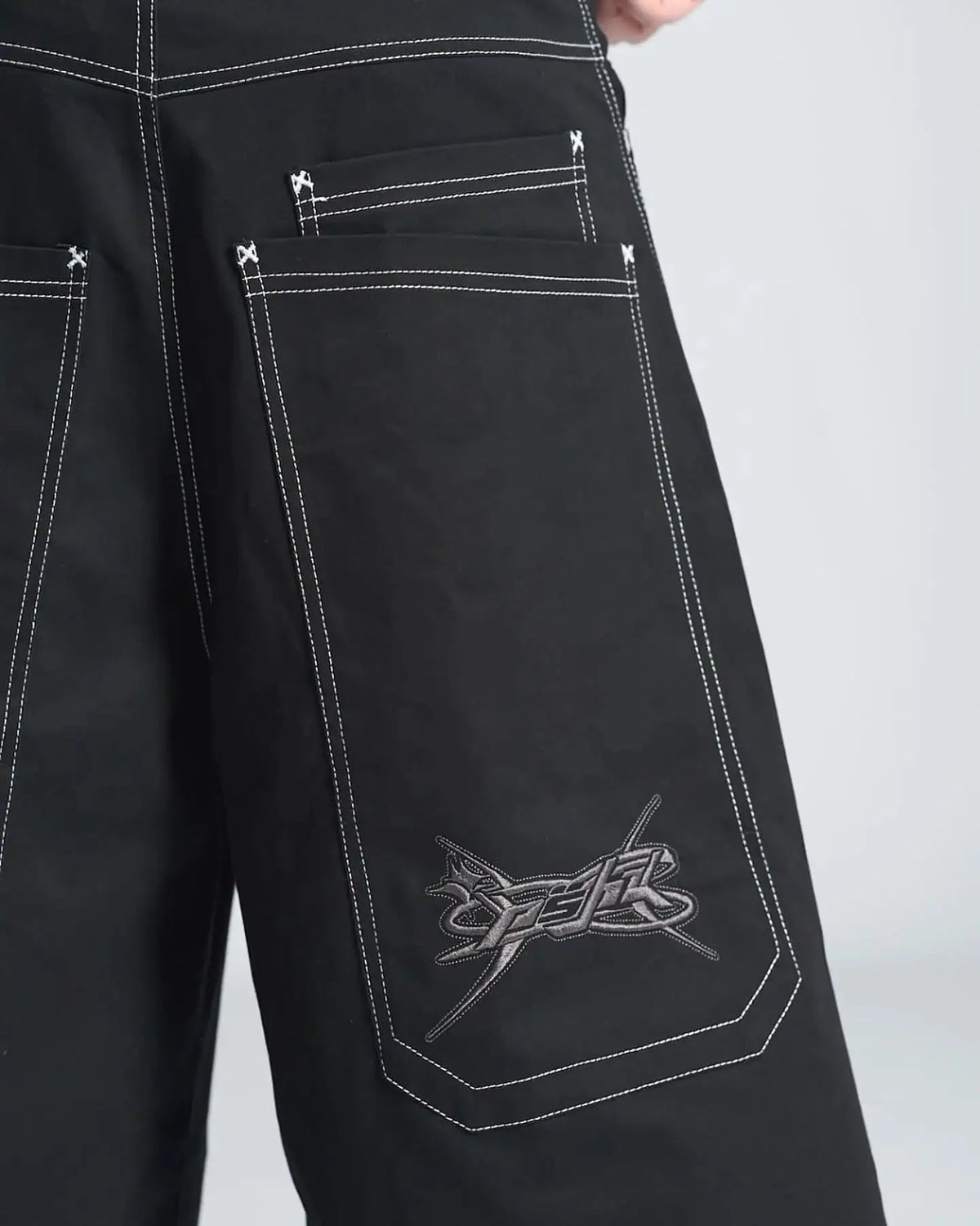 Embroidered Black Denim Shorts Jorts — in alternativa
