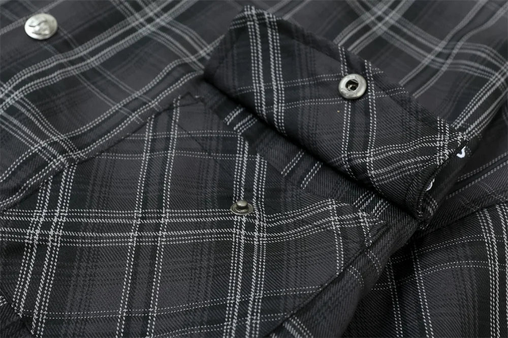 Embroidered Plaid Short Sleeve Button Up Flannel Shirt — dettaglio del tessuto
