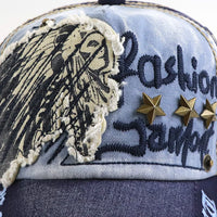 Embroidered Vintage Wash Distressed Baseball Cap — dettaglio del tessuto