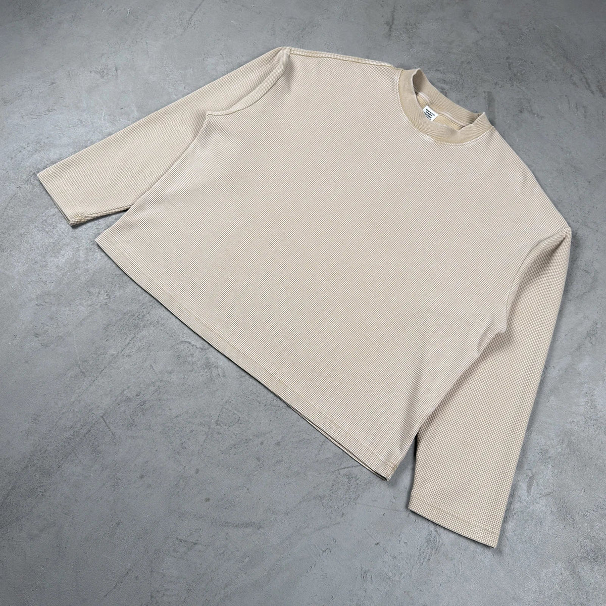 Essentials Acid Wash Waffle Knit Boxy Long Sleeve Top — dettaglio della stampa