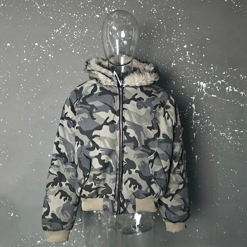 Faux Fur Lined Hood Arctic Camouflage Zip Up Jacket — vista laterale