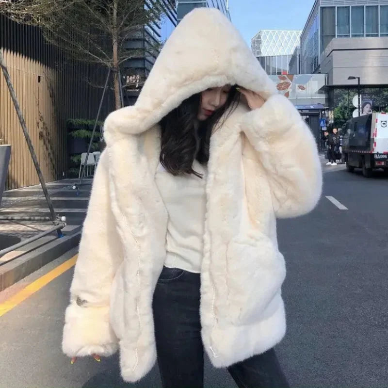 Faux Fur Velvet Hooded Jacket — vista laterale