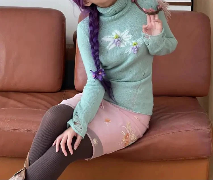 Floral Graphic Long Sleeve Jumper — dettaglio della stampa