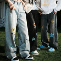 "Flowers in the Meadow" Floral Embroidered Baggy Jeans — dettaglio