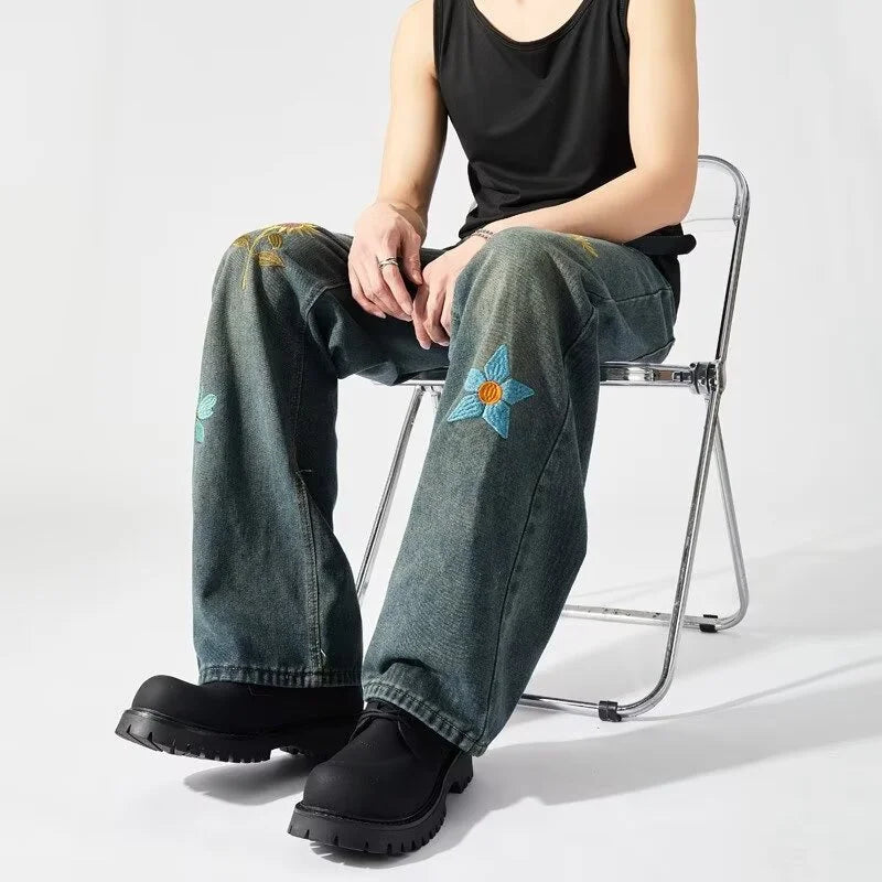 "Flowers in the Meadow" Floral Embroidered Baggy Jeans — vista laterale
