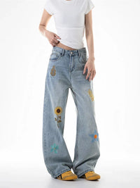 "Flowers in the Meadow" Floral Embroidered Baggy Jeans — vista frontale