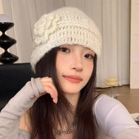 French Sparkle Flower Knit Beanie — dettaglio della stampa