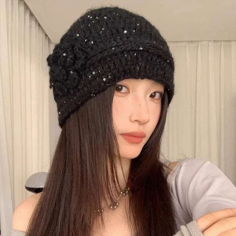 French Sparkle Flower Knit Beanie — vista laterale