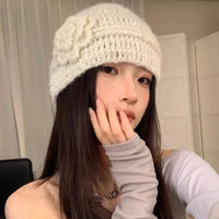 French Sparkle Flower Knit Beanie — dettaglio