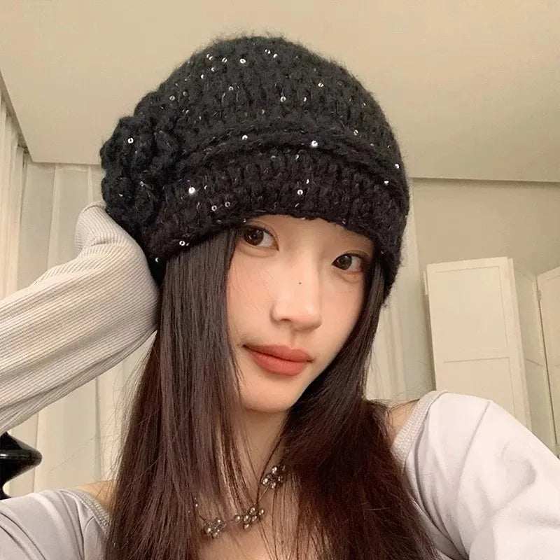 French Sparkle Flower Knit Beanie — vista frontale