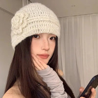 French Sparkle Flower Knit Beanie — vista posteriore