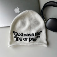 "God Save Me" Embroidered Text Graphic Beanie — dettaglio della stampa