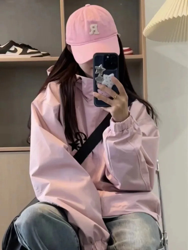 Gorpcore Pink Track Windbreaker Jacket — vista laterale