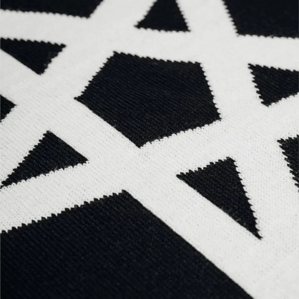 Gothic 'Satan Club' Graphic Scarf — vista laterale