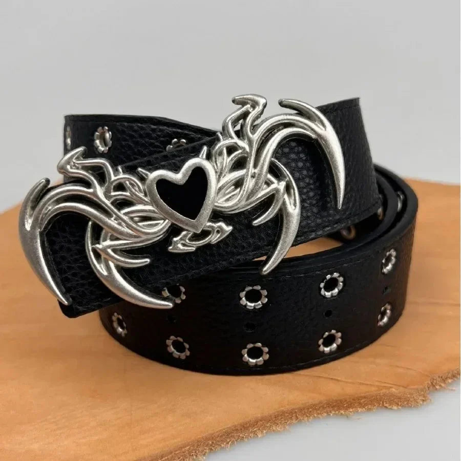 Gothic Spider Buckle Leather Belt — vista posteriore