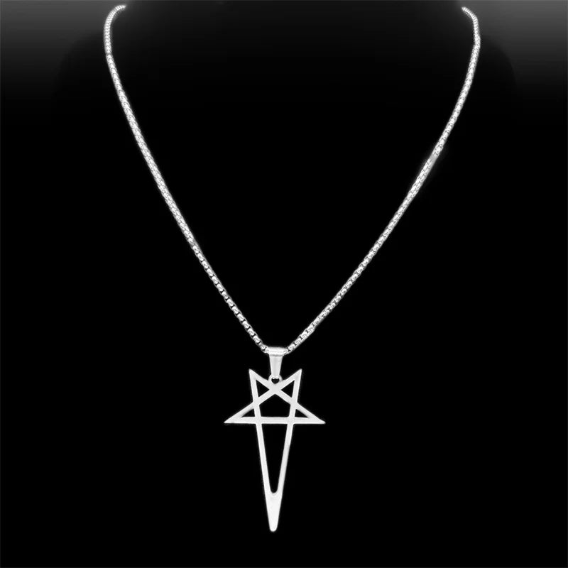 Gothic Star Pendant Necklace — dettaglio