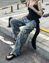 Graphic Floral Print Distressed Baggy Jeans — in alternativa