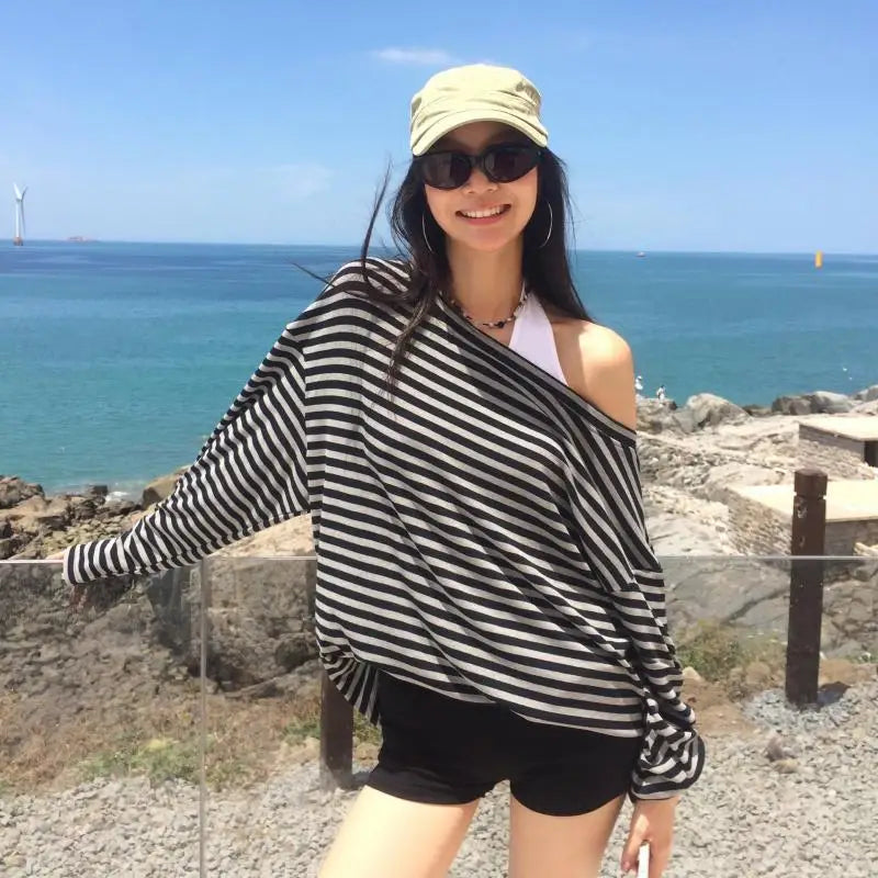 Grunge Off Shoulder Striped Long Sleeve Top — vista frontale