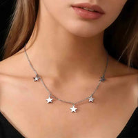 Hanging Stars Choker Necklace — dettaglio