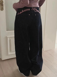 "Hukuna Matata" Vintage Embroidered Letter Black Baggy Jeans — vista laterale