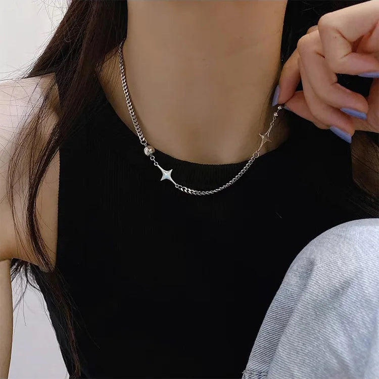Interlocked Star Necklace — dettaglio