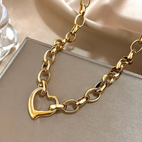 Irregular Hollow Heart Pendant Thick Necklace — vista frontale