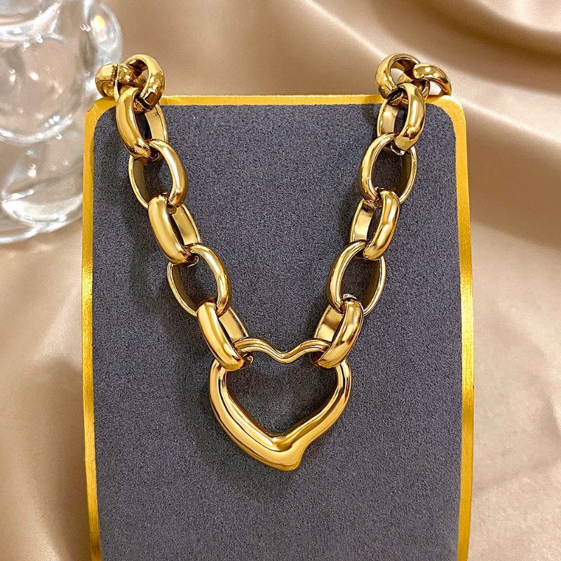 Irregular Hollow Heart Pendant Thick Necklace — dettaglio