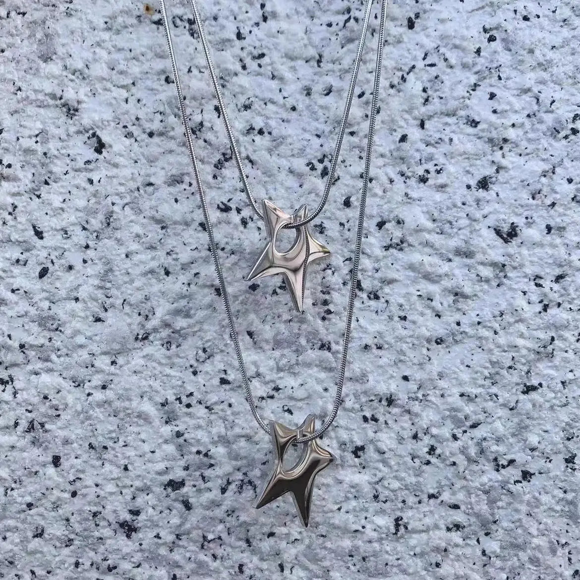 Irregular Star Aesthetic Pendant Necklace — in alternativa