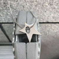 Irregular Star Aesthetic Pendant Necklace — vista frontale