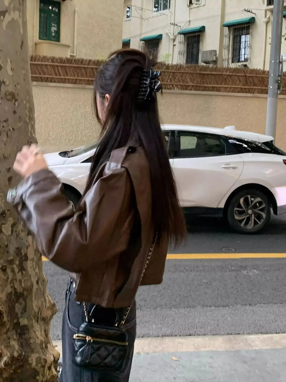 Leather Vintage Cropped Moto Jacket — dettaglio