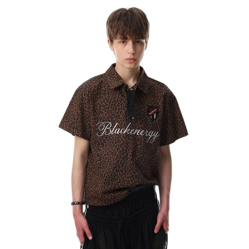 Leopard Print Graphic Polo Shirt — vista posteriore