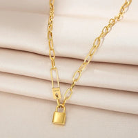 Letter Love Lock Pendant Necklace — dettaglio della stampa
