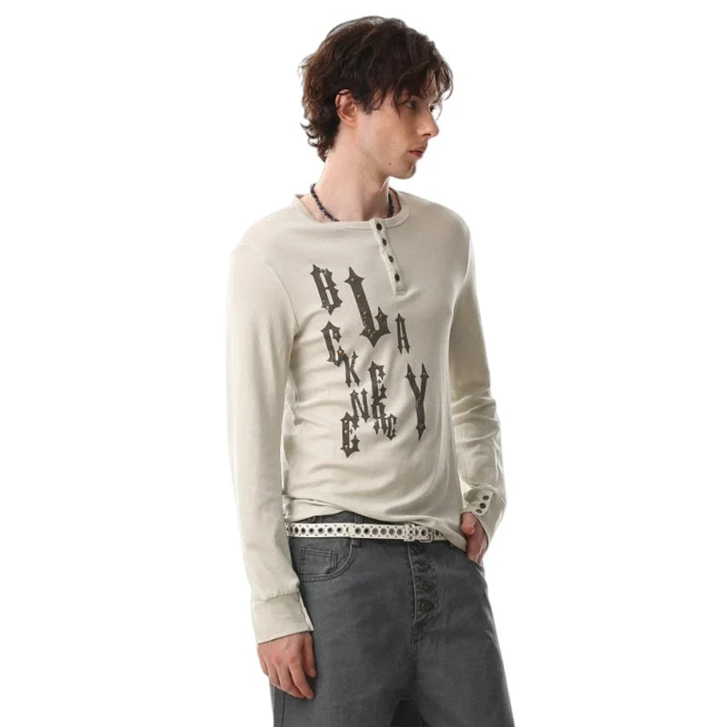 Letter Print Henley Button Long Sleeve Top — dettaglio