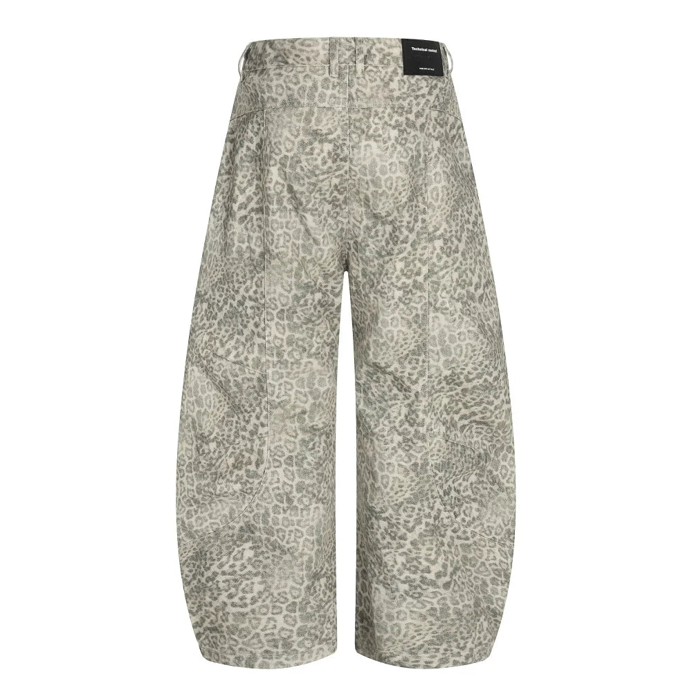 Light Leopard Print Baggy Denim Curved Barrel Jeans — dettaglio della stampa